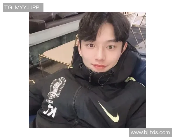 韩国足球明星颜值巅峰揭秘谁是最帅的球场风云人物